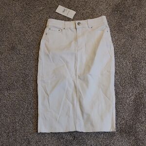 Elegant White Denim Pencil Skirt